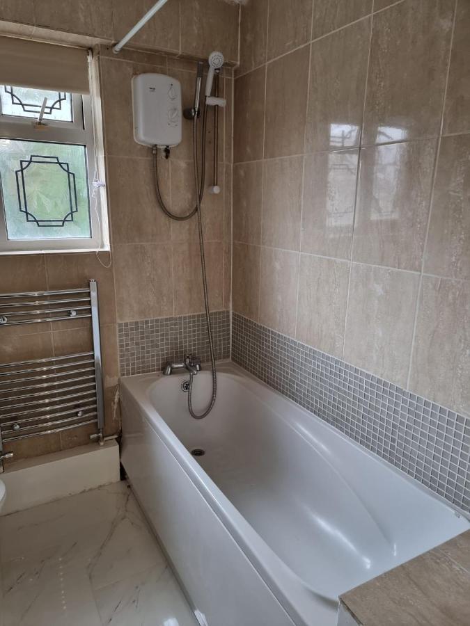 Crane Home In Dagenham With Free Wi Fi المظهر الخارجي الصورة